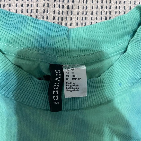 h&m graphic tee - Picture 2 of 2